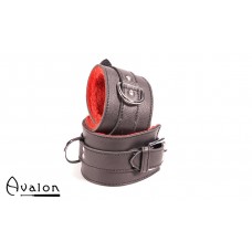 Avalon - INNOCENT - Svarte Håndcuffs med Rød Plysj